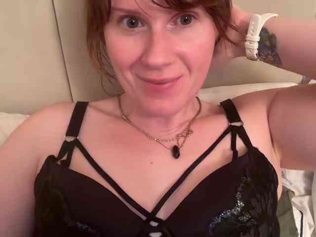 REDHEADROSIE webcam