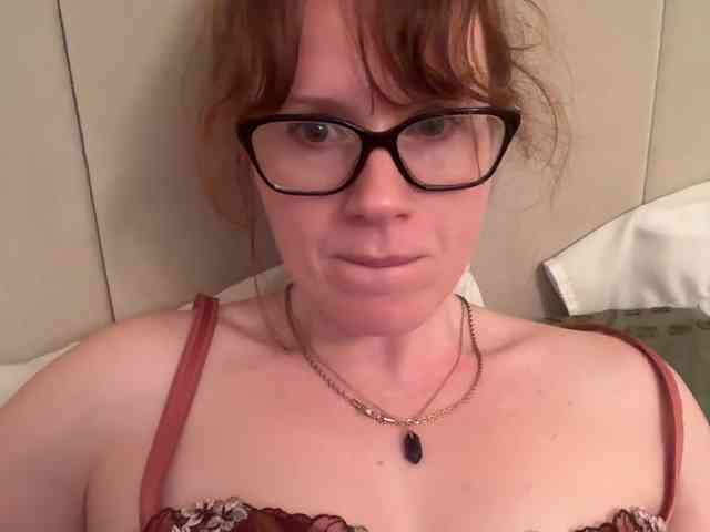 REDHEADROSIE webcam