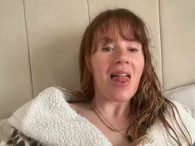 REDHEADROSIE webcam