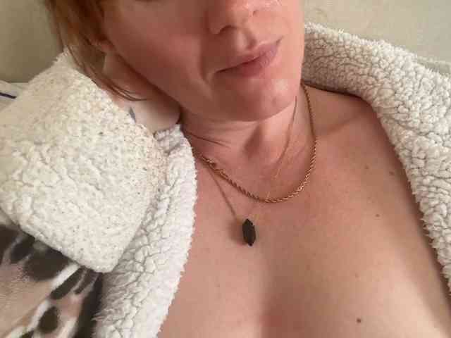 REDHEADROSIE webcam