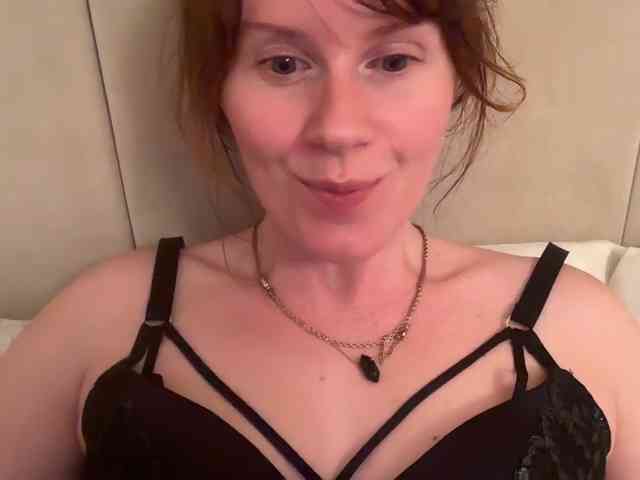 REDHEADROSIE webcam