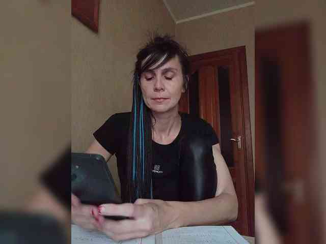 Hellenalonenochka webcam