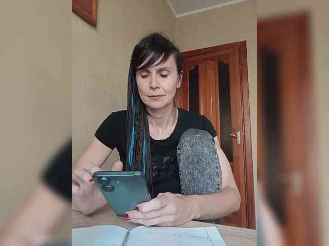 Hellenalonenochka webcam