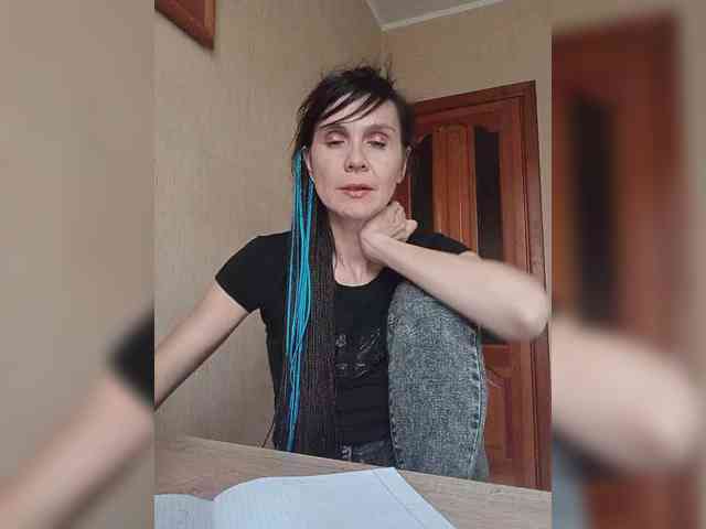 Hellenalonenochka webcam