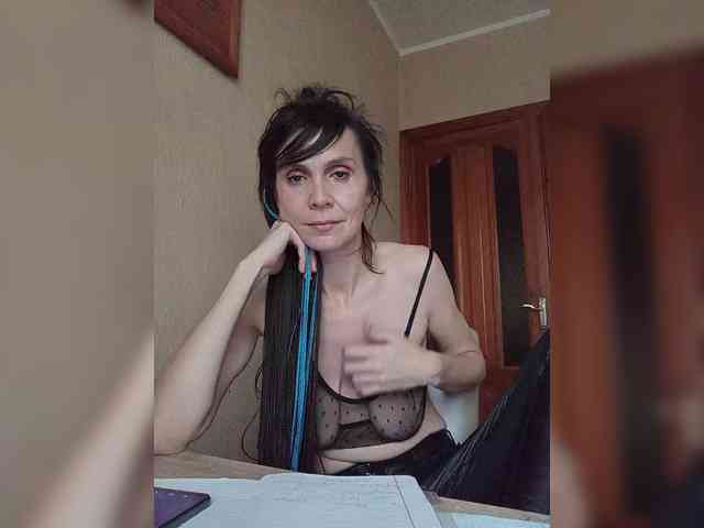 Hellenalonenochka webcam