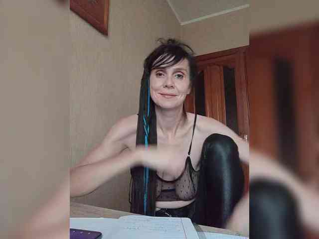 Hellenalonenochka webcam