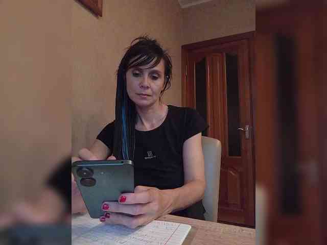 Hellenalonenochka webcam