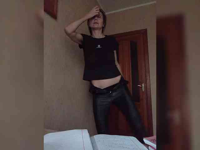 Hellenalonenochka webcam