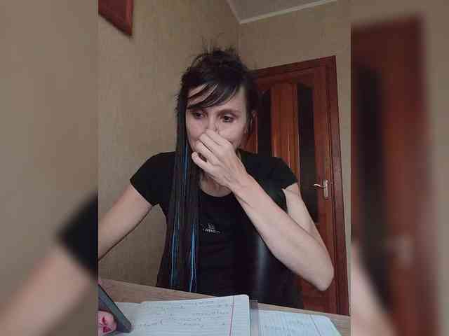 Hellenalonenochka webcam