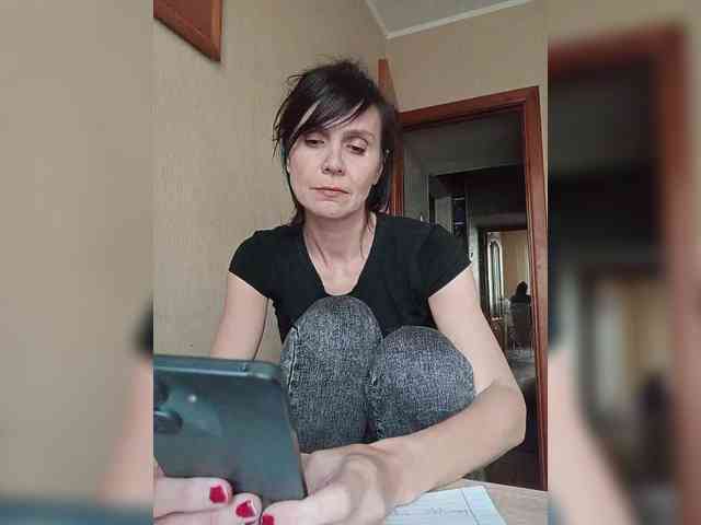 Hellenalonenochka webcam