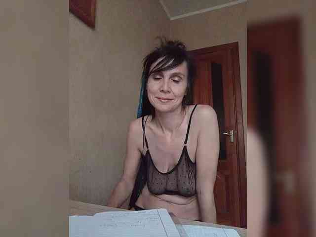 Hellenalonenochka webcam