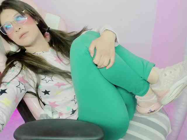 ZooeyBelair webcam