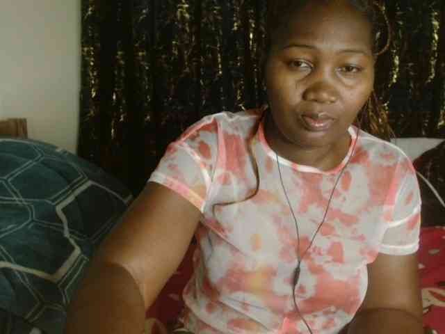 Sexxy-pretty24 webcam