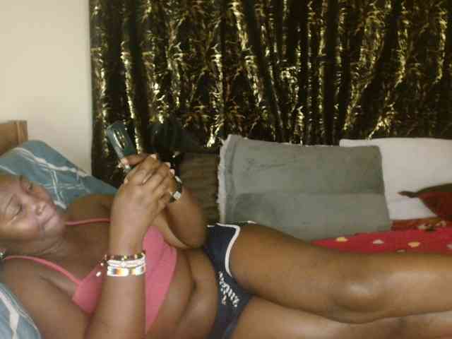 Sexxy-pretty24 webcam