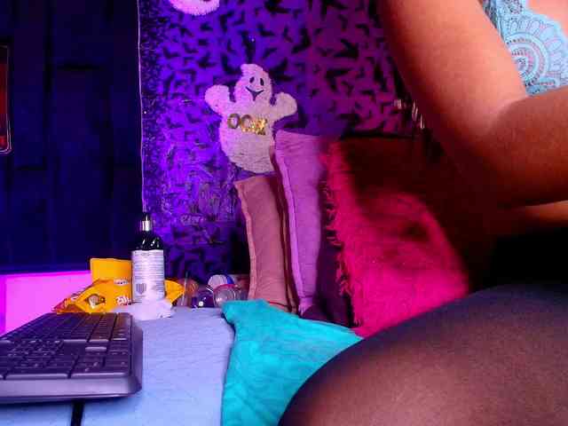 naomi-k webcam