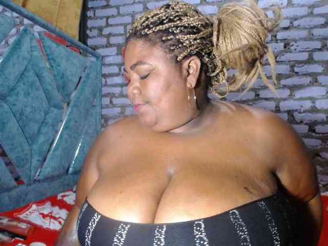 bustyboobsxxll webcam