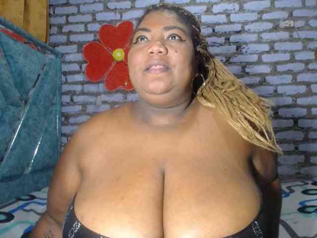 bustyboobsxxll webcam