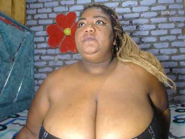 bustyboobsxxll webcam