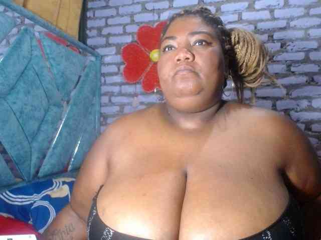 bustyboobsxxll webcam