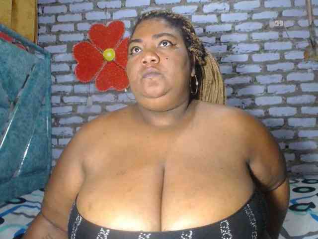 bustyboobsxxll webcam