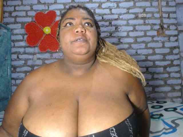 bustyboobsxxll webcam