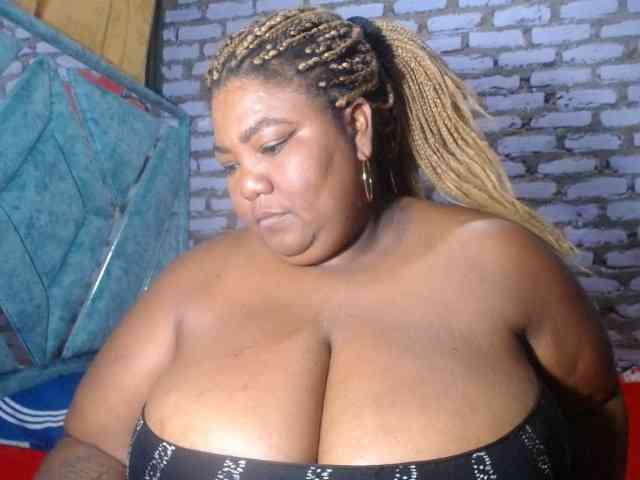 bustyboobsxxll webcam