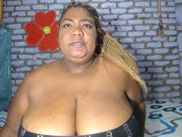 bustyboobsxxll webcam