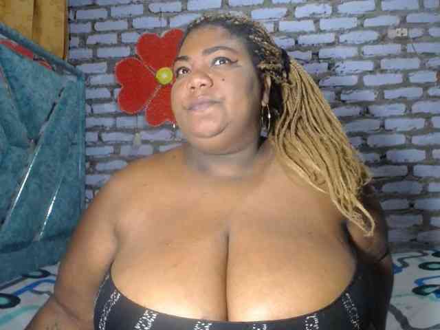 bustyboobsxxll webcam