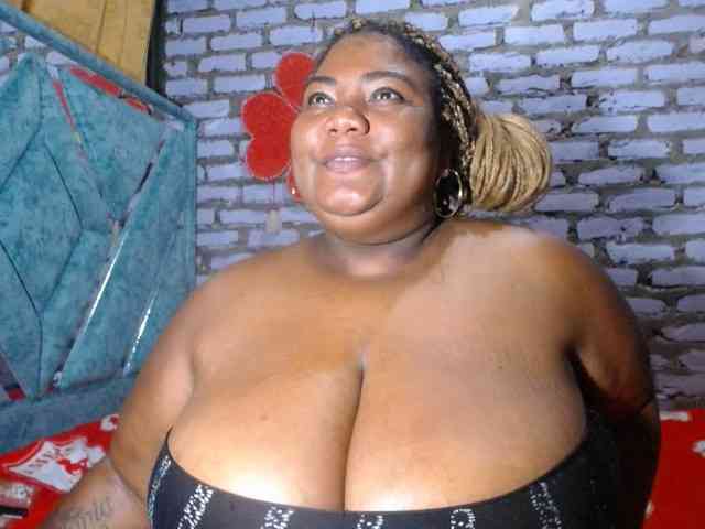 bustyboobsxxll webcam