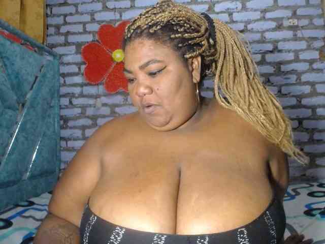 bustyboobsxxll webcam