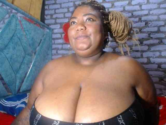 bustyboobsxxll webcam