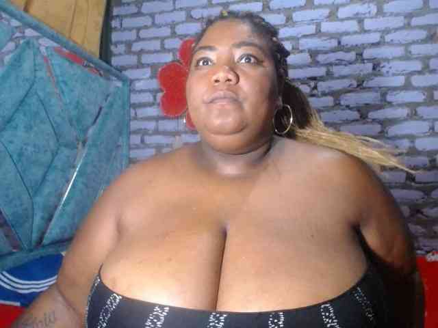 bustyboobsxxll webcam