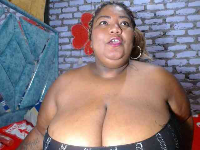 bustyboobsxxll webcam