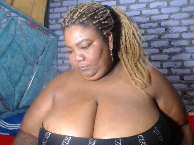 bustyboobsxxll webcam