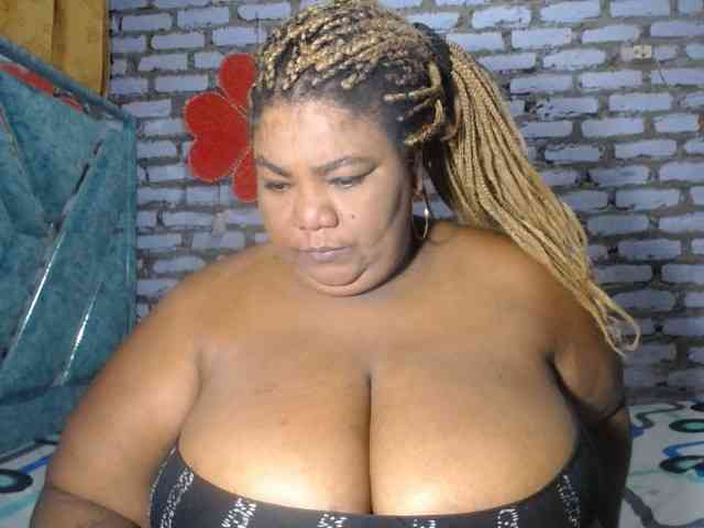 bustyboobsxxll webcam