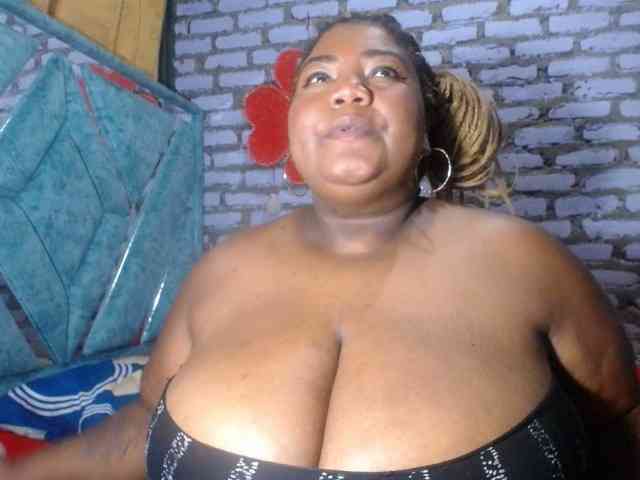 bustyboobsxxll webcam