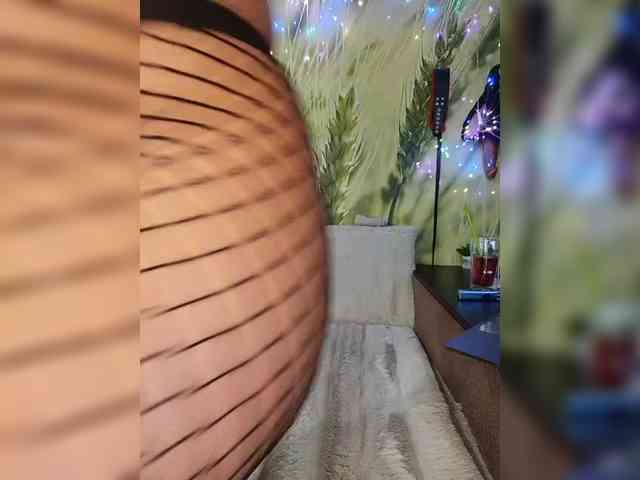 DianaAhTender webcam