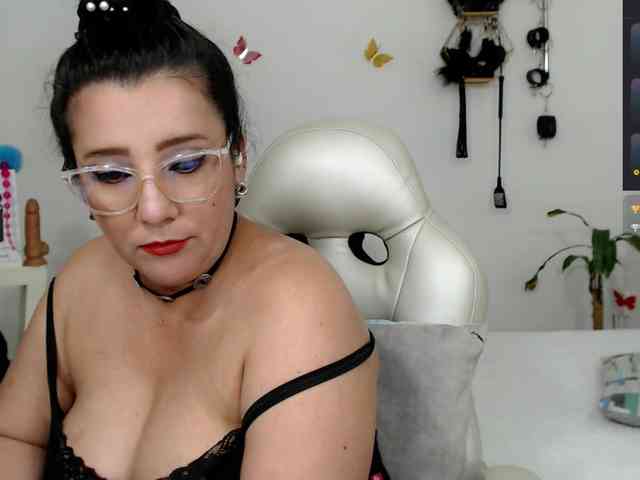 milf-hot29 webcam