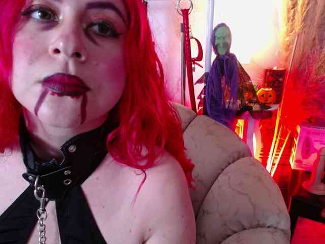 Naty-slavedoll webcam