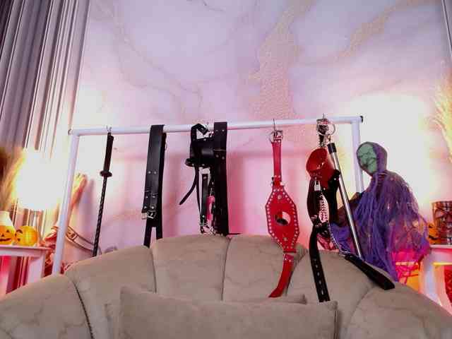 Naty-slavedoll webcam