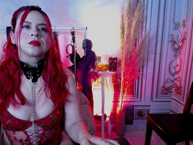 Naty-slavedoll webcam