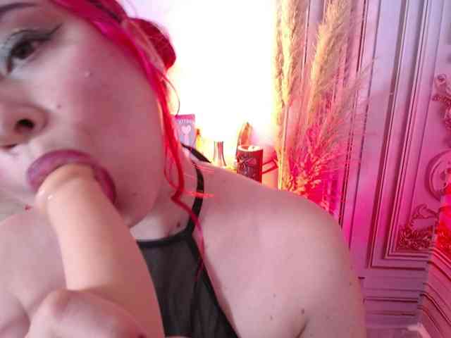 Naty-slavedoll webcam