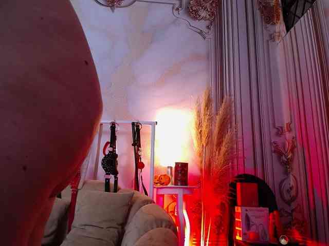 Naty-slavedoll webcam