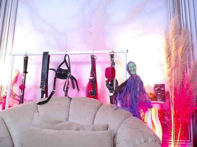 Naty-slavedoll webcam