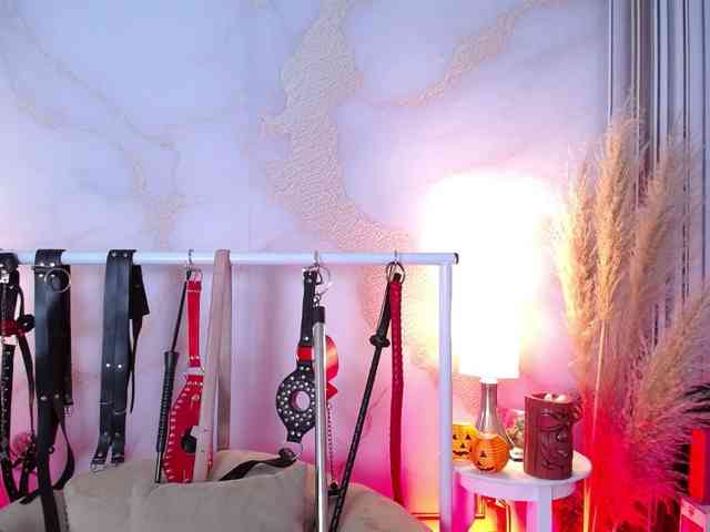 Naty-slavedoll webcam