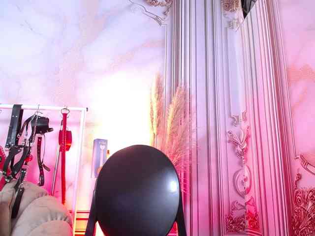 Naty-slavedoll webcam
