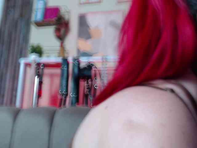 Naty-slavedoll webcam