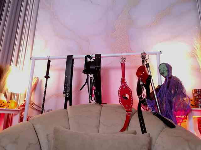 Naty-slavedoll webcam