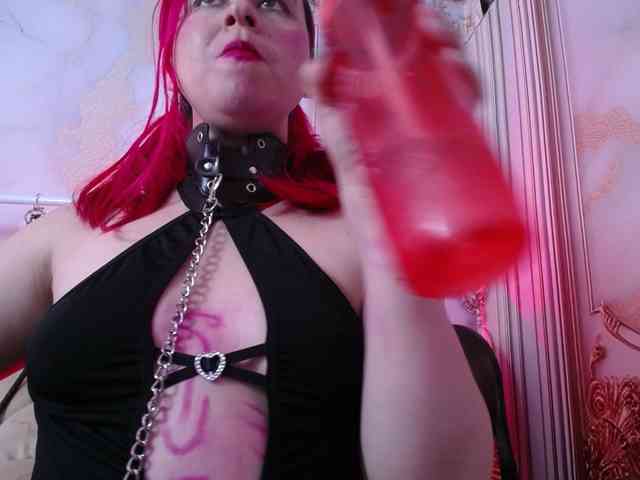 Naty-slavedoll webcam