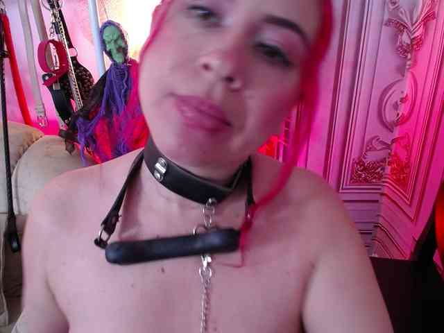 Naty-slavedoll webcam
